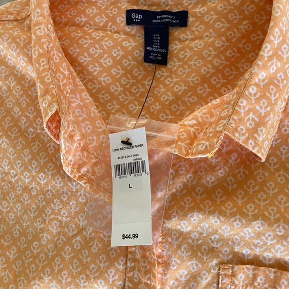 GAP Boyfriend fit button down cotton shirt. Size L in soft orange & white print - Picture 3 of 8